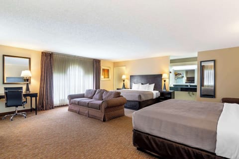 Suite, Multiple Beds, Non Smoking | Desk, soundproofing, iron/ironing board, free cribs/infant beds