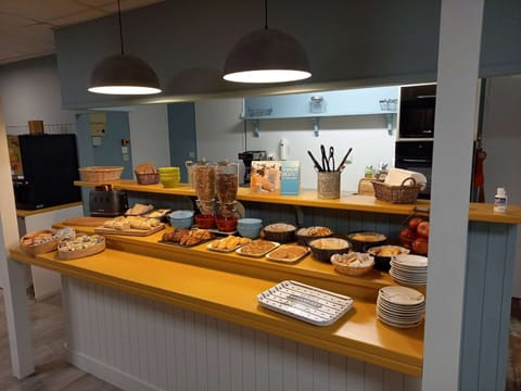 Daily buffet breakfast for a fee