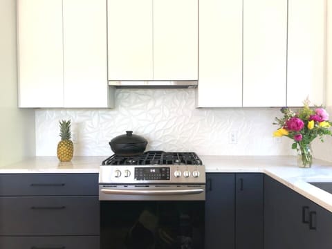 Fully equipped kitchen. 