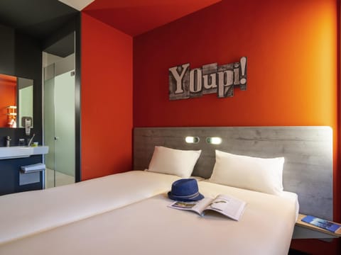 Standard Room, 2 Twin Beds | Desk, laptop workspace, soundproofing, iron/ironing board