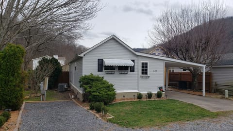 20" Parking space for Motorcycle Trailers or extra Vehicle Parking