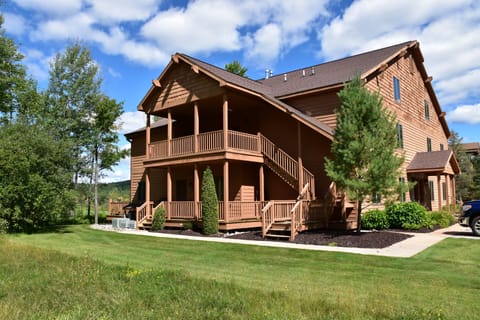Building Exterior - Condo spans 2nd and 3rd floors, beautiful golf course view. 