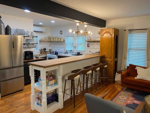 7 foot island for entertaining