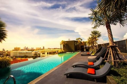 Outdoor pool, sun loungers