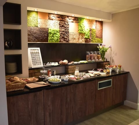 Daily buffet breakfast (EUR 9 per person)