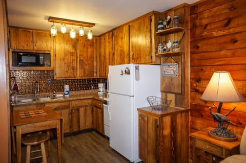 Full Kitchen - Full kitchen