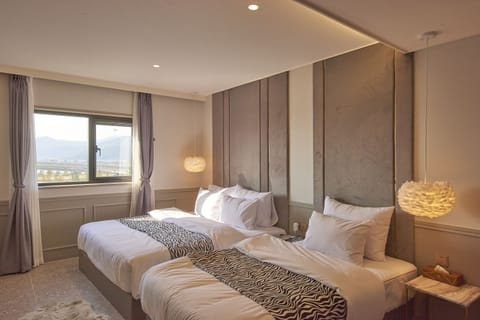 Family Twin Room | Premium bedding, individually decorated, individually furnished, desk