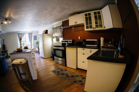 Full kitchen
