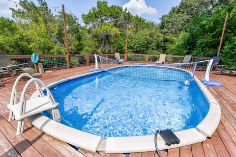 Great house for family Trips! Private pool & lake access! 3/2 sleeps 7. Pets ok 