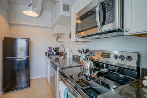 Equipped kitchen, Keurig coffee maching