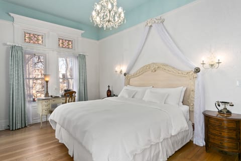 Antoinette | Premium bedding, down comforters, individually decorated