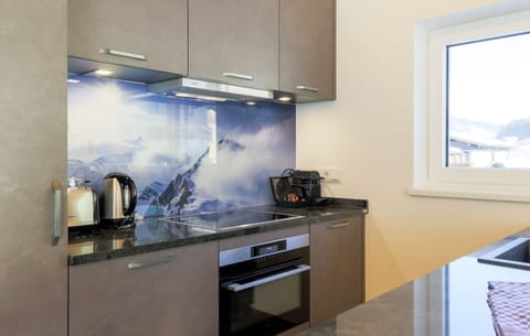 Premium Chalet | Private kitchen | Oven, stovetop, dishwasher, coffee/tea maker