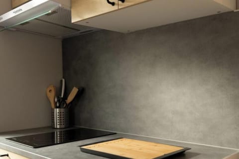 Standard Studio, Private Bathroom, Garden View (Studio) | Private kitchen | Highchair