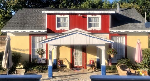 Front view of the cottage

