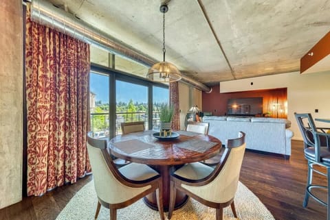 Dinner with a View – Large windows let in natural light, creating a warm and inviting space.