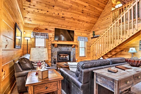 Sevierville Vacation Rental | 2BD | 2BA | 1,500 Sq Ft | Steps Required