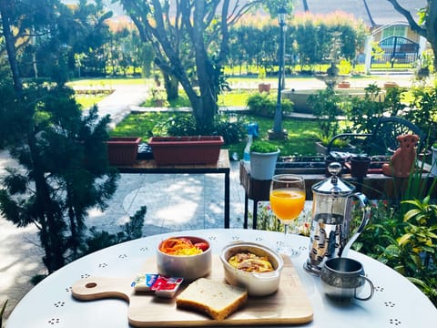 Daily buffet breakfast for a fee