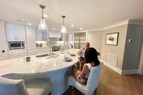 Kitchen Breakfast Bar