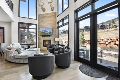 Luxury Townhome | Living area | 50-inch TV with cable channels, fireplace, Netflix