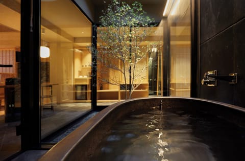 Premier Suite, Non Smoking (64 square meters) | Bathroom | Free toiletries, hair dryer, slippers, bidet