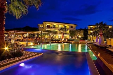 Seasonal outdoor pool, pool umbrellas, sun loungers