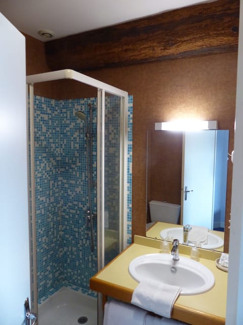 Economy Double Room, Ensuite | Bathroom