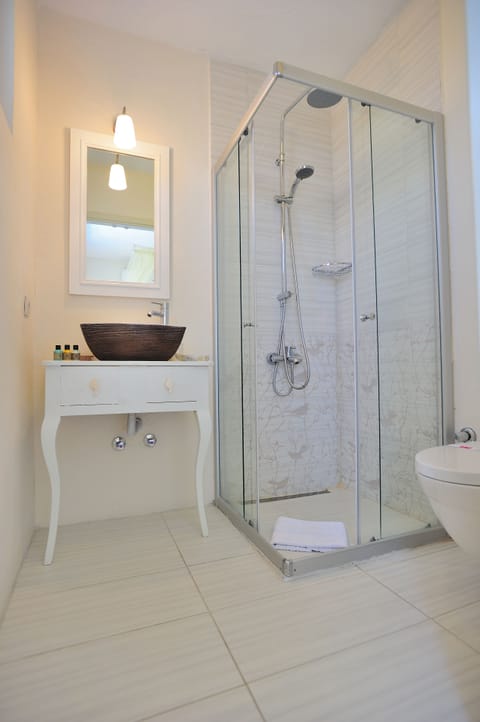 Standard Double or Twin Room, 1 Double or 2 Twin Beds, Balcony, Mountain View | Bathroom | Free toiletries, hair dryer, slippers, towels