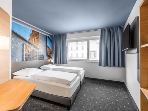 Double or Twin Room | Desk, soundproofing, WiFi (free), bed sheets
