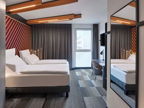 Premium Double Room | Desk, laptop workspace, soundproofing, WiFi (free)