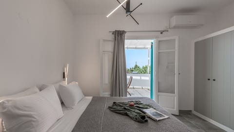 Romantic Double Room | Desk, laptop workspace, soundproofing, free WiFi