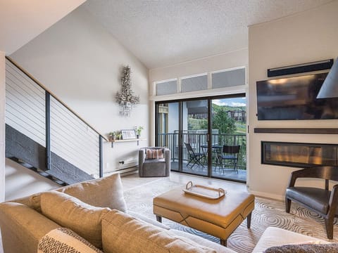 Open Living Space - View to Mountain
