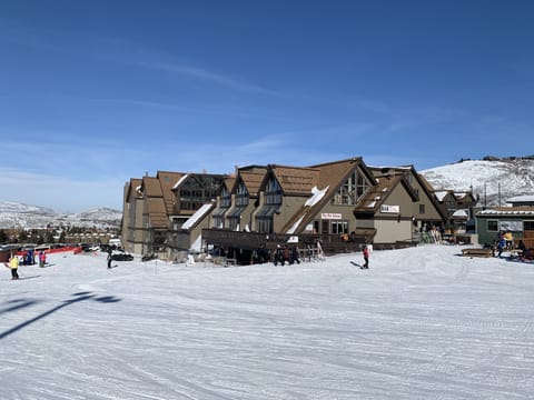 Ski right into your building, or ski right out to lifts!  Best Location in PC!