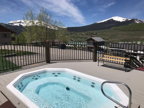Complex Hot Tub is steps away and Open Year round.  BBQ grill also at Hot Tub.