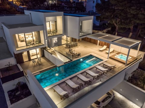NEW! Villa Bava with 4 en-suite bedrooms, heated 33 sqm pool, Jacuzzi