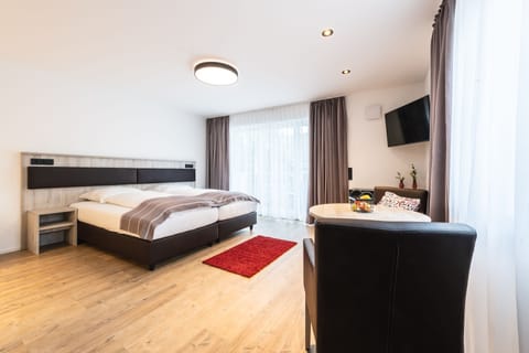 Comfort Apartment, Accessible, Non Smoking | 1 bedroom, premium bedding, down comforters, free minibar