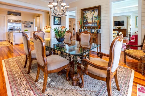 Middle floor extra dining space