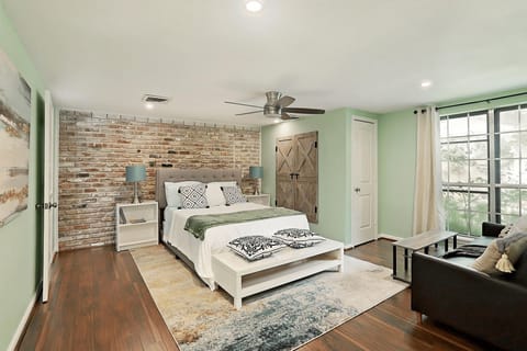 Magnolia Suite - very spacious & comfortable, with on-suite & office/game room.