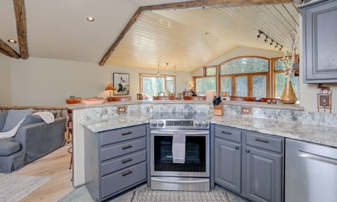 Grey Moose Lodge, Kitchen, 2