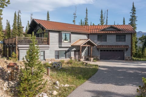Grey Moose Lodge