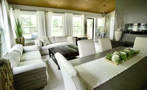 Plenty of room for friends s d family in the Seasons room!  70” tv & soundbar!