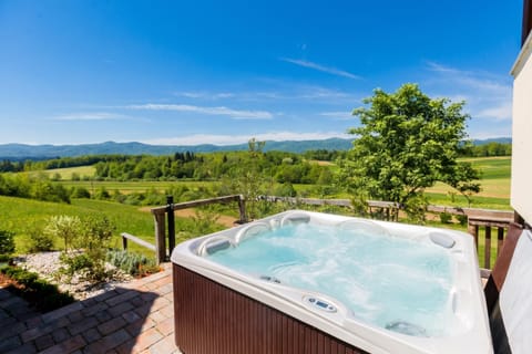 Whirlpool tub