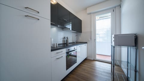 Apartment, 1 Bedroom | Private kitchen | Full-size fridge, microwave, oven, stovetop