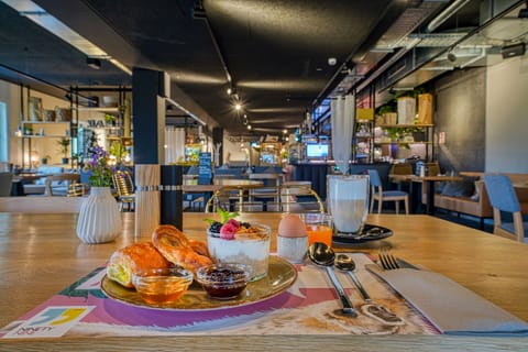 Daily buffet breakfast for a fee