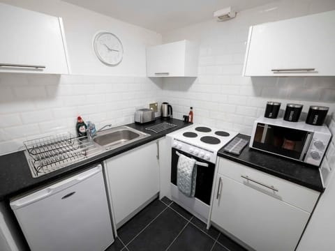 Fully equipped kitchen (1)