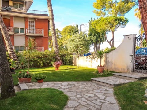 Property, Building, House, Yard, Real Estate, Home, Residential Area, Backyard, Courtyard, Estate