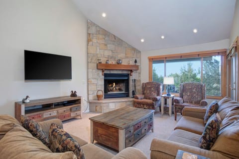 Snow Flower 28 has a cozy living room with a gas burning fireplace and TV.