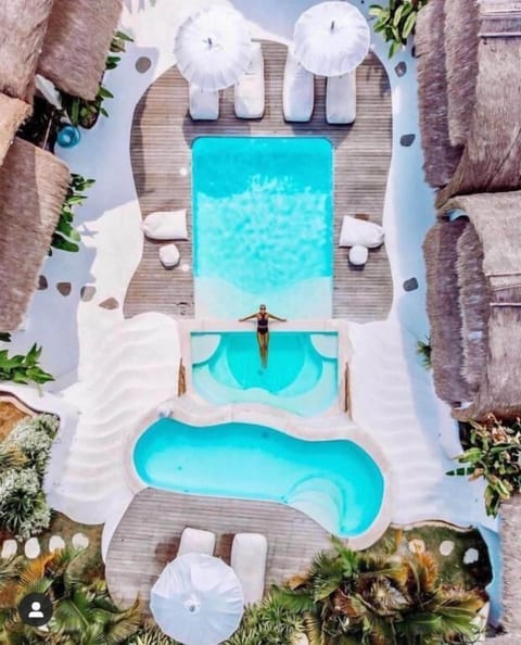 2 outdoor pools, pool umbrellas