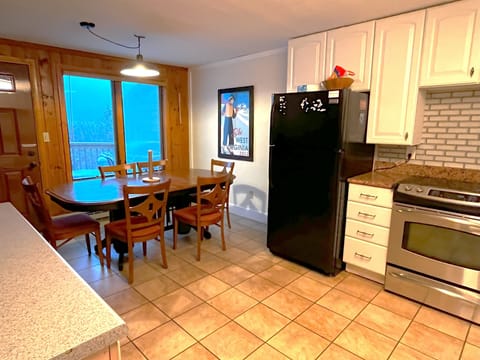 Elevation Vacation Rentals - Land's End 10 - Kitchen + Dining (3)