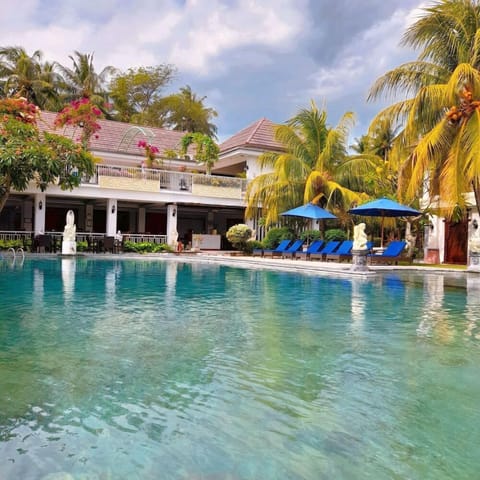 Indoor pool, outdoor pool