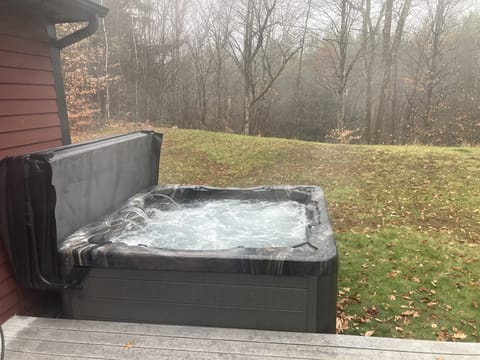 7 person private hot tub